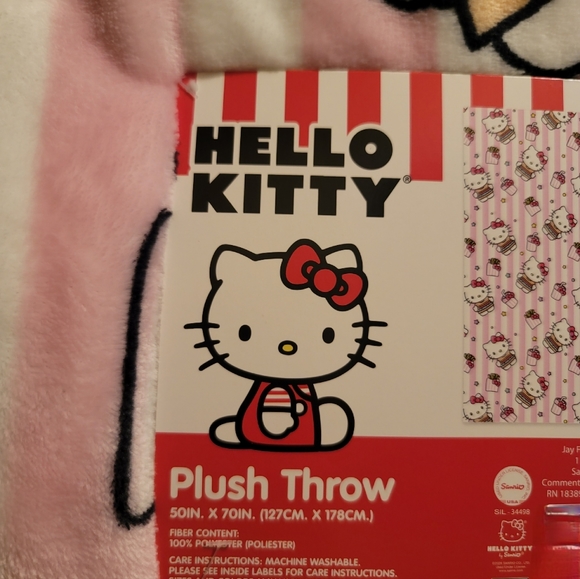 Hello Kitty Hamburger And Fries Plush Throw Blanket 50”x70” - Picture 4 of 4